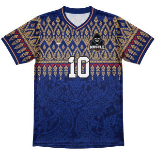 ด้านหน้าเสื้อฟุตบอลพิมพ์ลายสีน้ำเงินทอง ลายไทยประยุกต์ เบอร์ 10 พร้อมโลโก้