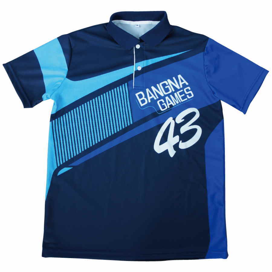 เสื้อกีฬาสีพิมพ์ลายด้านหน้าสีกรมท่าตัดกับสีน้ำเงิน