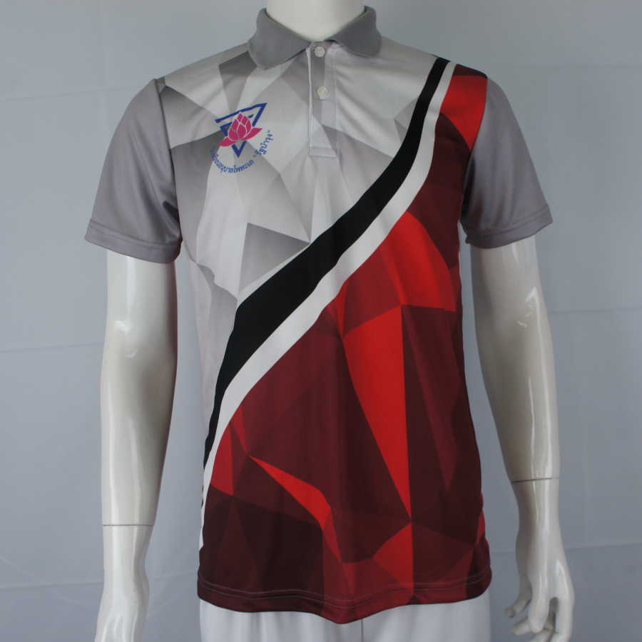 เสื้อกีฬาสีพิมพ์ลายสีแดงเทา ด้านหน้า ผ้ากีฬาพรีเมียม ระบายอากาศดี