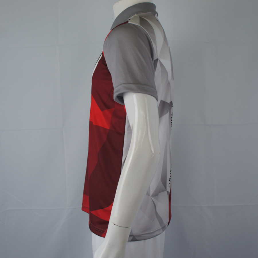 การตัดเย็บด้านข้างเสื้อกีฬาพิมพ์ลายสีแดง สำหรับนักเรียนและองค์กร