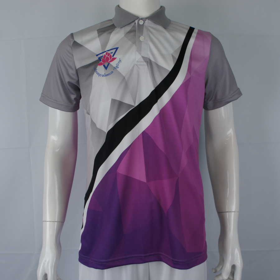 เสื้อโปโลกีฬาสีพิมพ์ลายสีม่วงเทา ด้านหน้า ผ้าไมโครโพลีเอสเตอร์ คุณภาพสูง โดย Sport Mighty