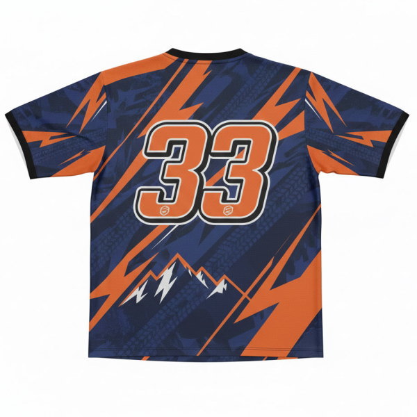 ด้านหลังเสื้อทีม Touring แขนสั้น เบอร์ 33 ลายกราฟิกภูเขาและสายฟ้า ผลิตโดย Sport Mighty