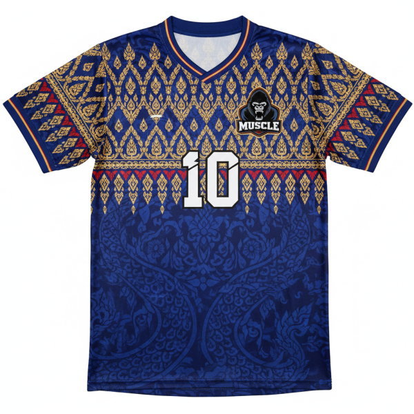 ด้านหน้าเสื้อฟุตบอลพิมพ์ลายสีน้ำเงินทอง ลายไทยประยุกต์ เบอร์ 10 พร้อมโลโก้ Muscle โดย Sport Mighty