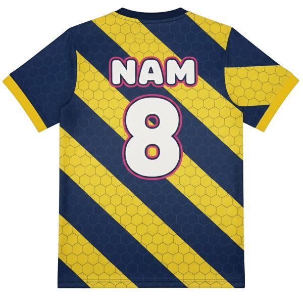 ด้านหลังเสื้อฟุตบอลหญิง Spike Girls พิมพ์ชื่อ NAM เบอร์ 8 สีชมพูขาว ดีไซน์สวยงามโดดเด่น