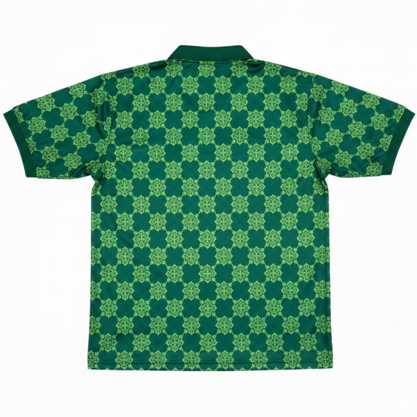 ด้านหลังเสื้อโปโลพิมพ์ลายกราฟิกตารางสีเขียวละเอียด เนื้อผ้าไมโครโพลีเอสเตอร์ระบายอากาศดี สำหรับงานอีเวนต์และกีฬา