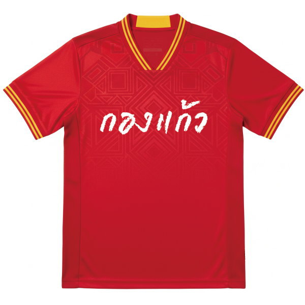 ชุดบอลสีแดงพิมพ์ลายกราฟิกเรขาคณิต คอวี แถบเหลือง โดย Sport Mighty