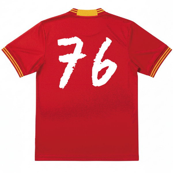 ด้านหลังเสื้อบอลสีแดง พิมพ์เบอร์ 76 สไตล์พู่กัน ระบบซับลิเมชั่น