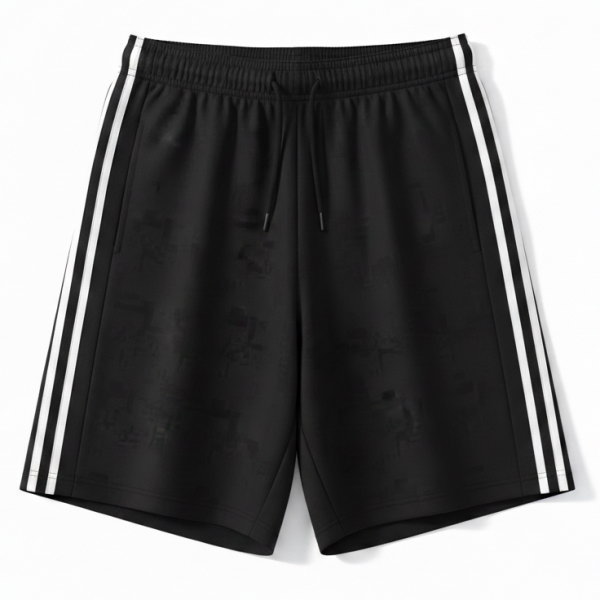 กางเกงกีฬาขาสั้นสีดำแถบขาว เข้าชุดกับเสื้อฟุตบอลพิมพ์ลายขาวดำ