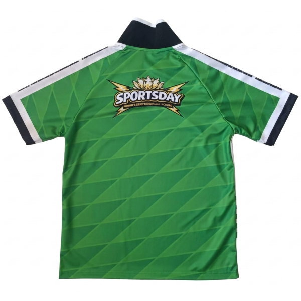 เสื้อกีฬาสีเขียวด้านหลัง แสดงโลโก้โรงเรียนชัดเจน รับขายส่งเสื้อกีฬาสำหรับร้านค้าทั่วประเทศ