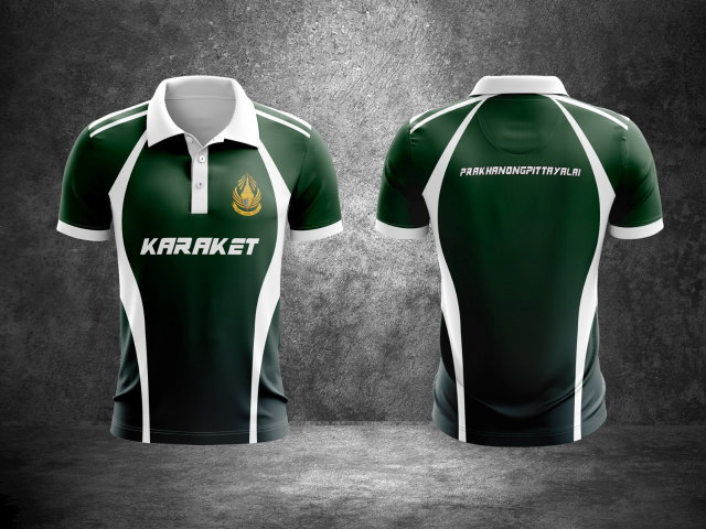 เสื้อโปโลสีเขียวเข้มขาว ดีไซน์สปอร์ต พิมพ์ชื่อทีม KARAKET และ PRAKHANONGPITTAYALAI