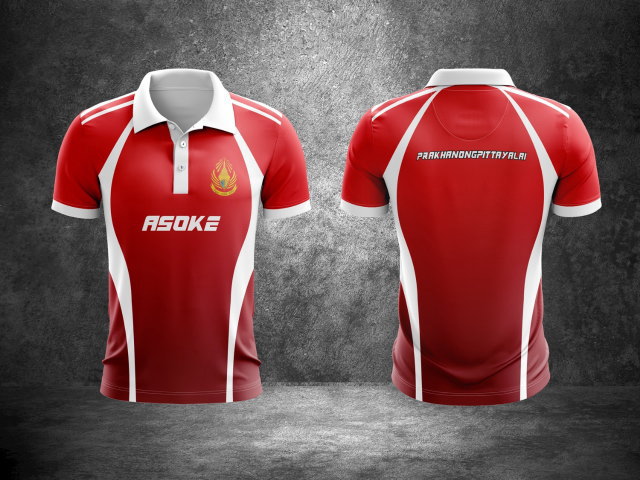 เสื้อโปโลสีแดงขาว ดีไซน์สปอร์ต พิมพ์ชื่อทีม ASOKE และ PRAKHANONGPITTAYALAI